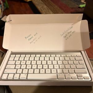 Apple wireless keyboard
